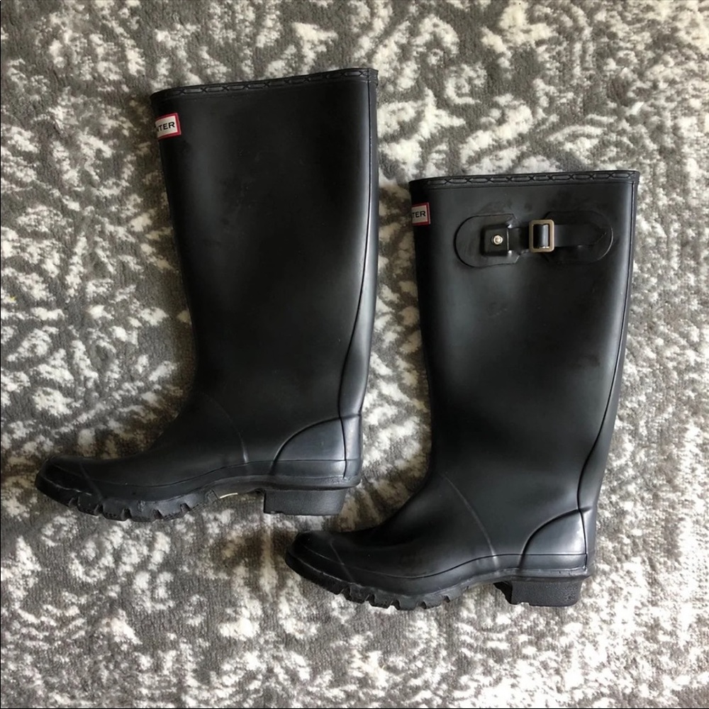 Huntress Matte Black